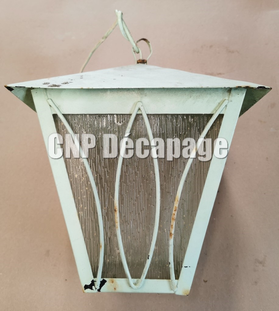 Lampe d'extérieur avant décapage