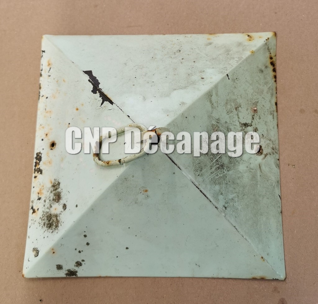 Couvercle de la lampe avant décapage