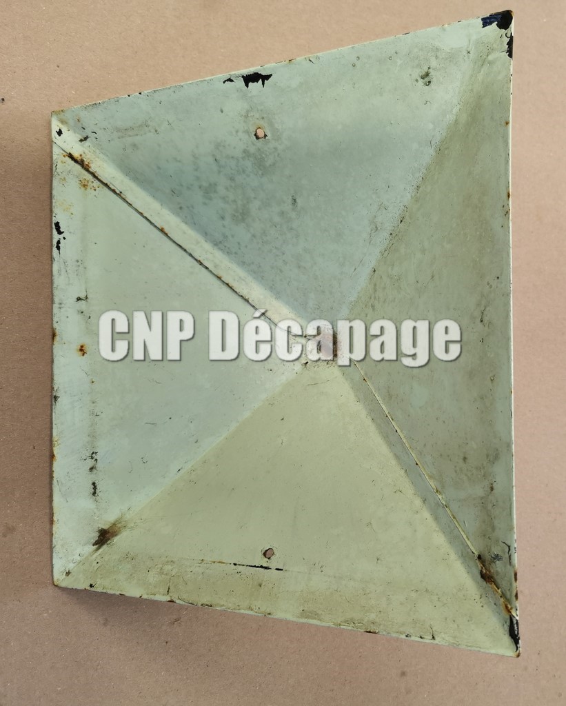 Couvercle de la lampe avant décapage