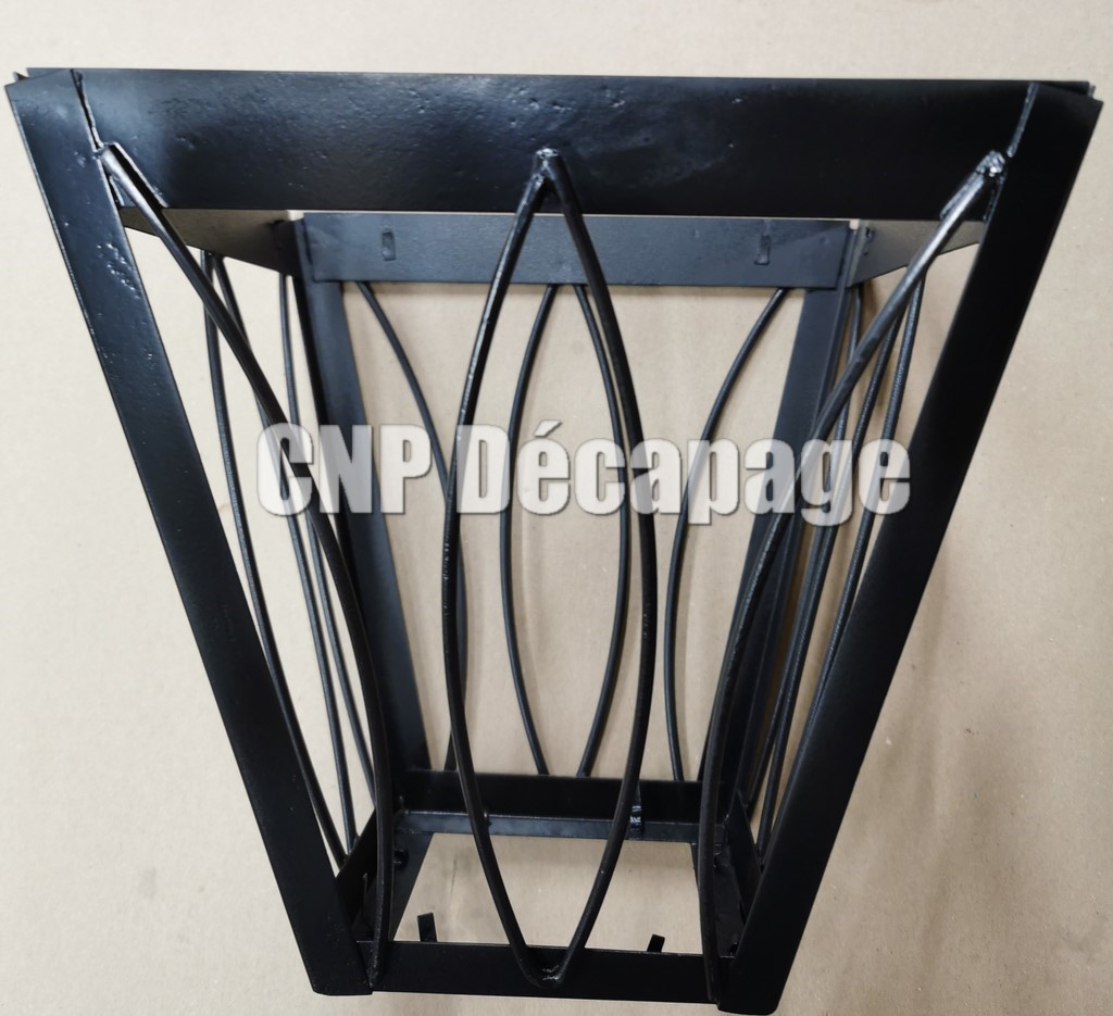 Lampe d'extérieur après décapage et repeinte