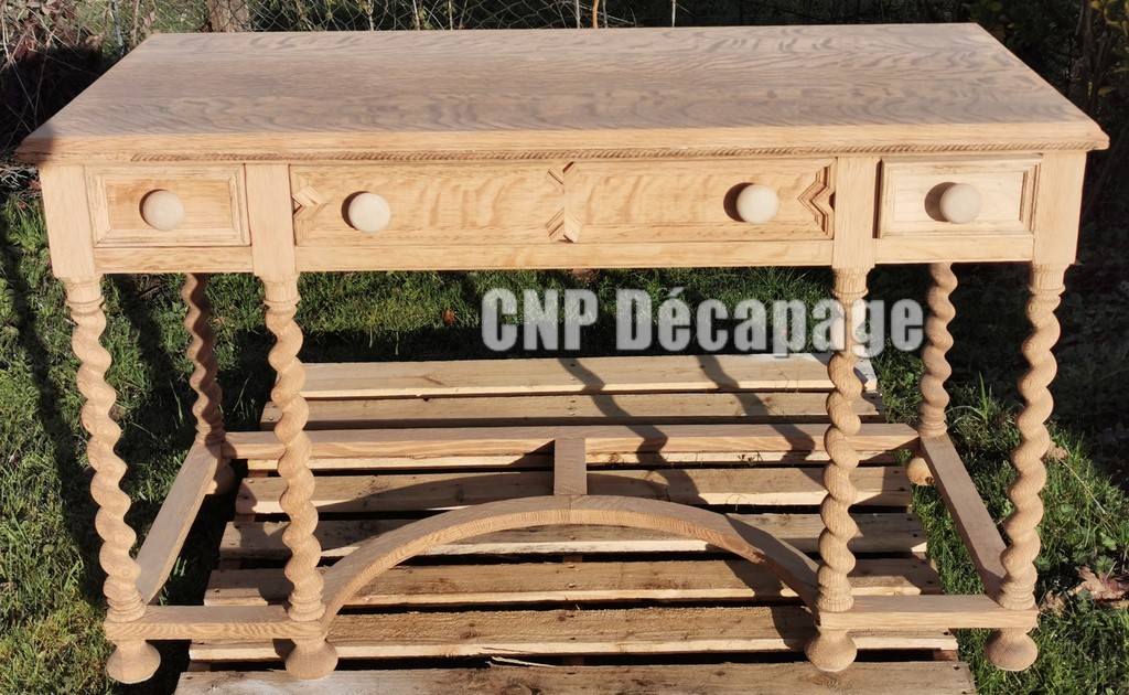 Bureau type Louis XIII après décapage