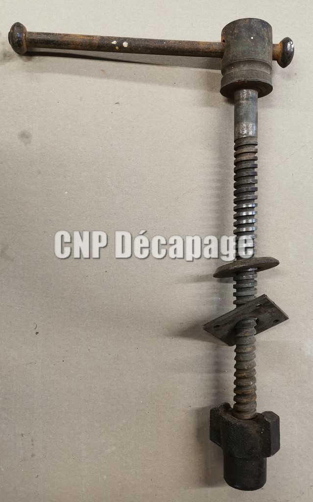 Vis de la presse d'établi avant décapage