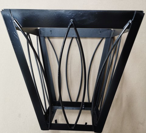 Lampe d'extérieur après décapage et repeinte