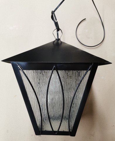 Lampe d'extérieur après décapage et repeinte