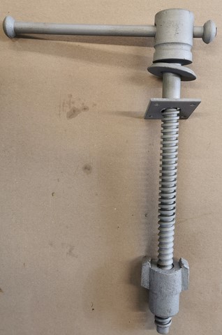 Vis de la presse d'établi après décapage